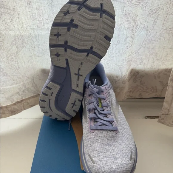 BRAND NEW Brooks Women's Ghost 14 in Light Lavender - Picture 3 of 5